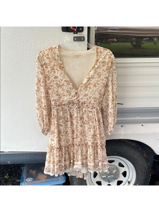 Saints & Hearts Dresses & Skirts - Saints & Hearts, Sz Small, Cream Tiered Sequin Sundress with 3/4 Bishop Sleeves